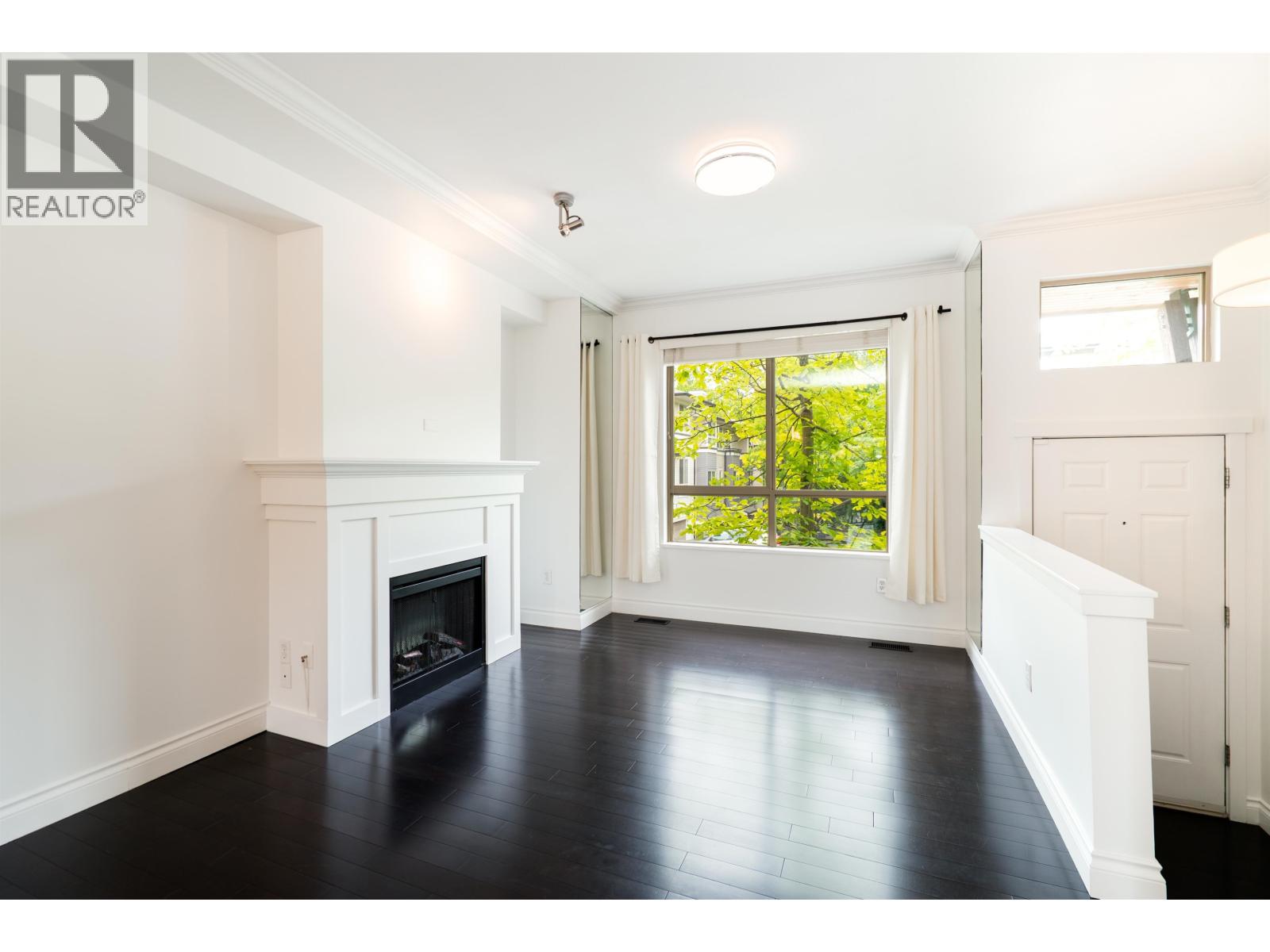 98 100 KLAHANIE DRIVE