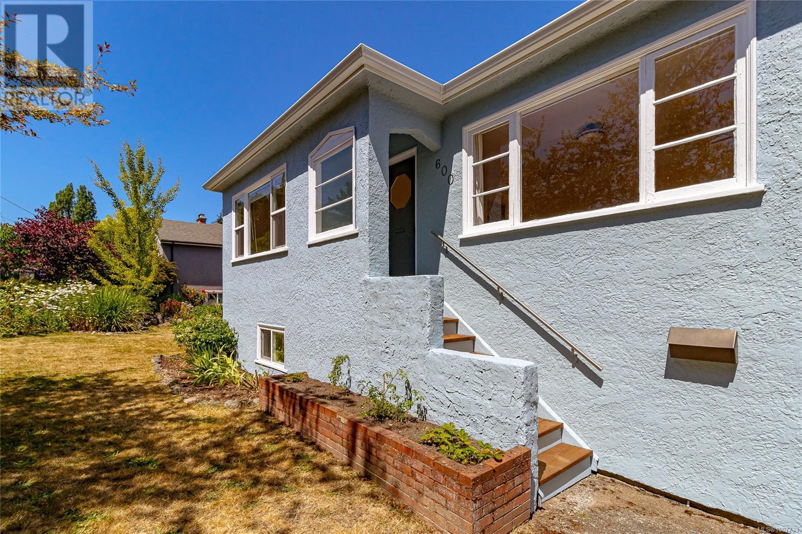 600 Cowper St