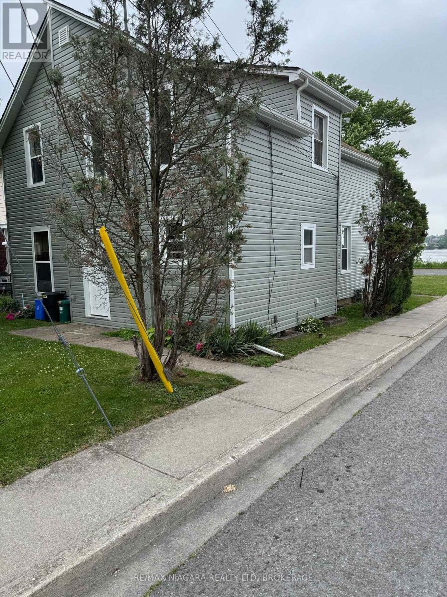 697 NIAGARA BOULEVARD