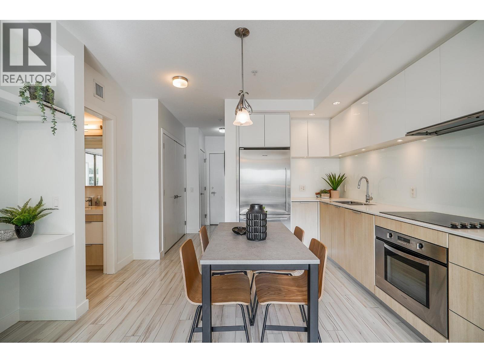 214 111 E 3RD STREET