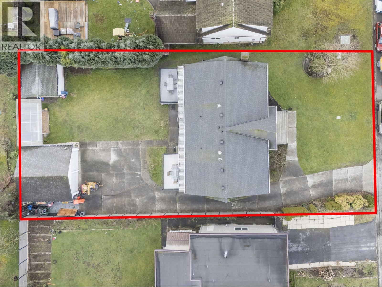 1570 1572 GILES PLACE