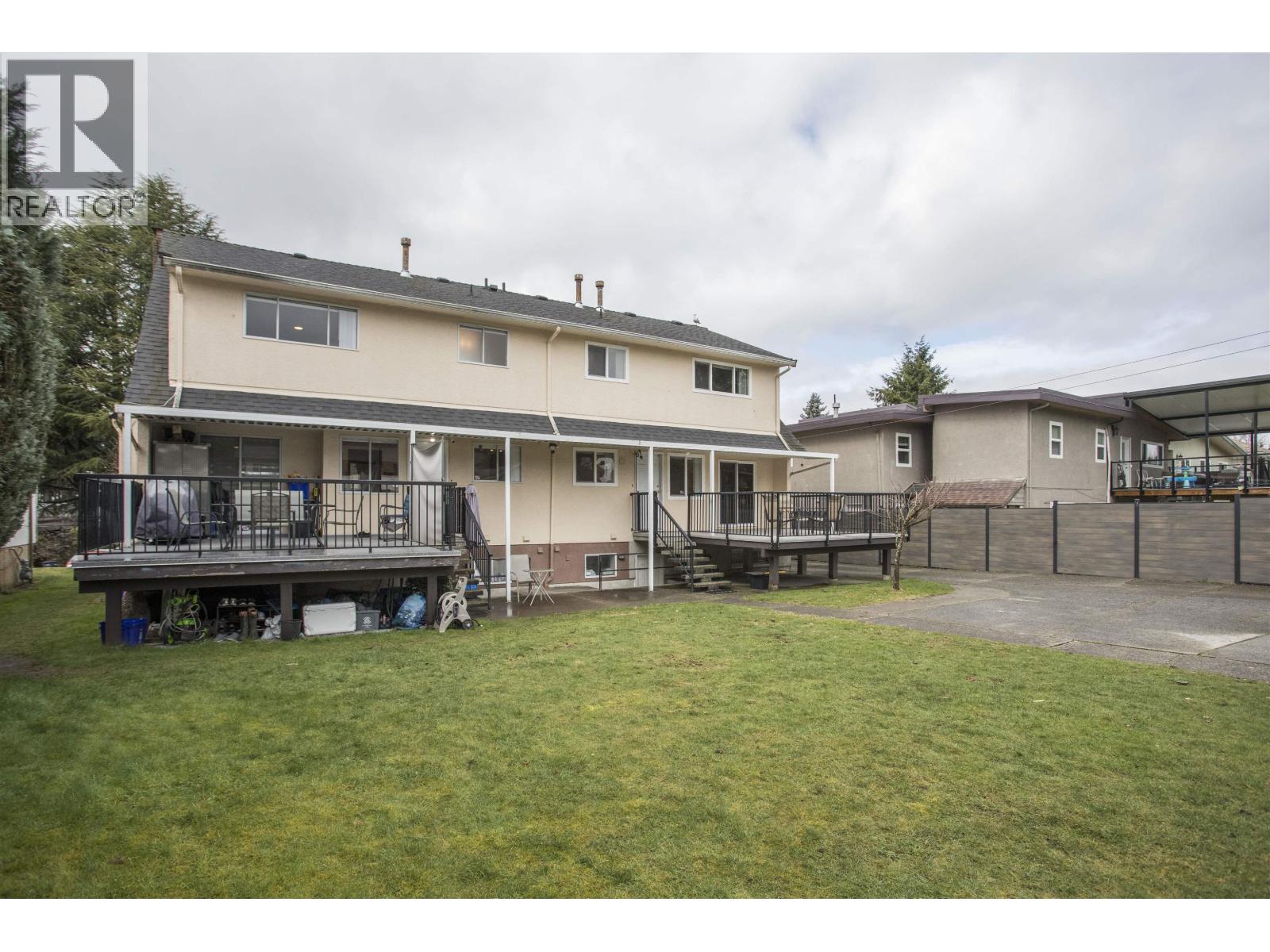 1570 1572 GILES PLACE