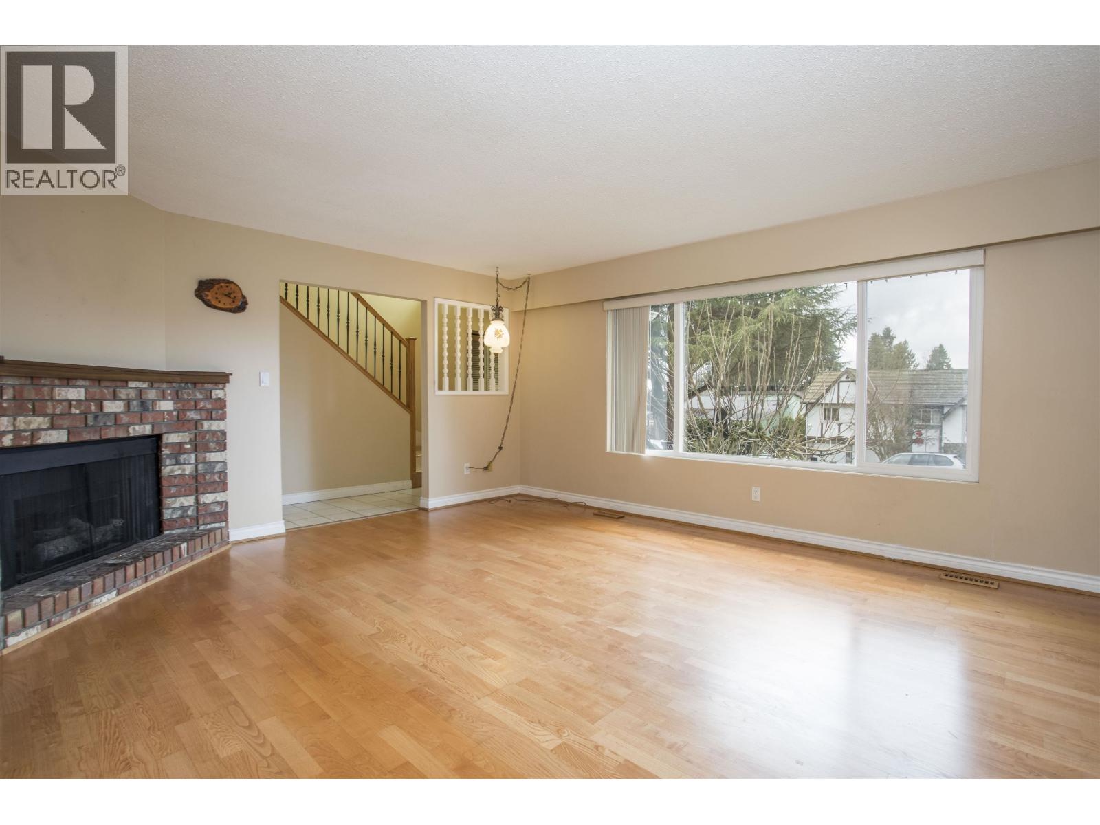 1570 1572 GILES PLACE