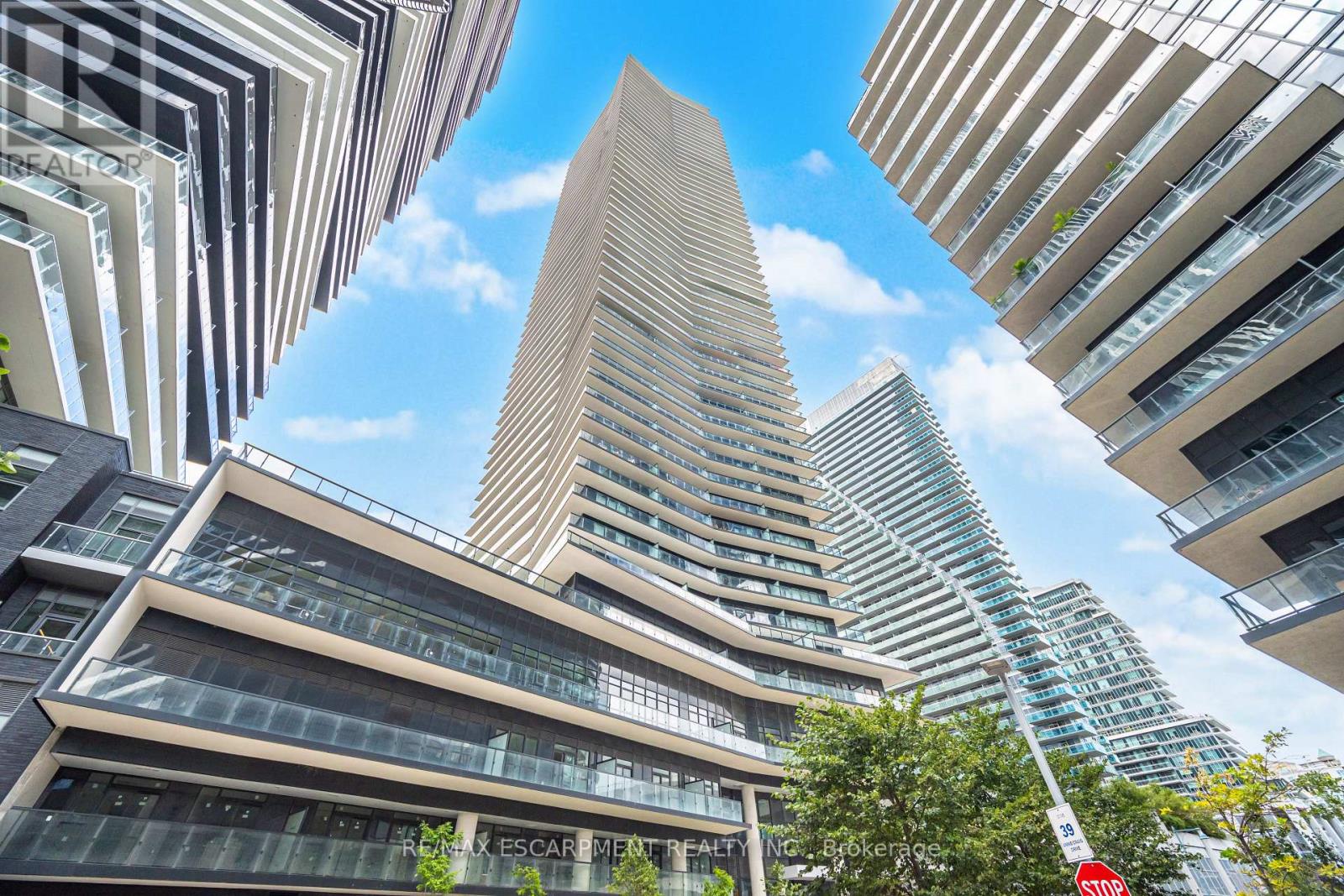 1708 - 38 ANNIE CRAIG DRIVE