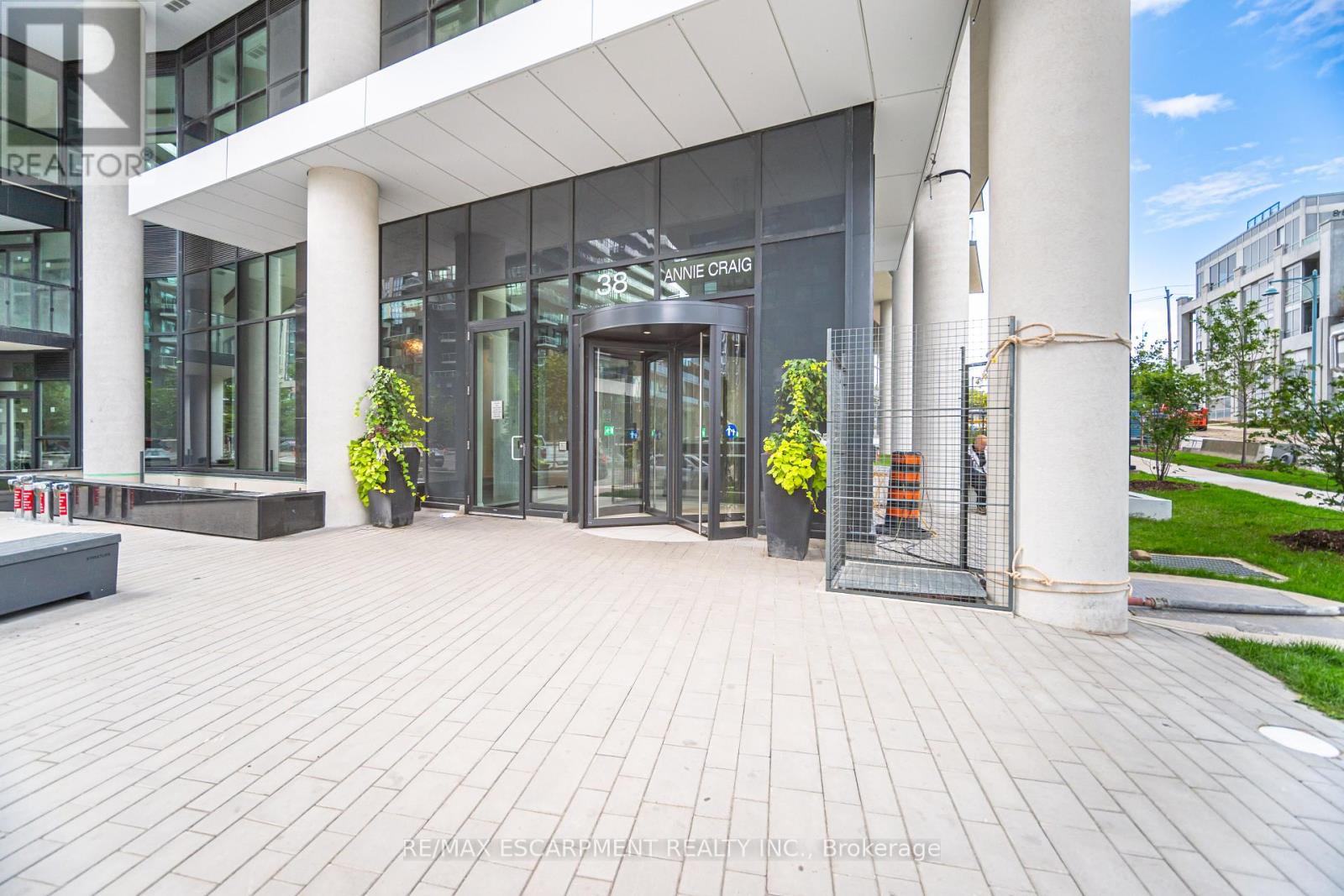 1708 - 38 ANNIE CRAIG DRIVE