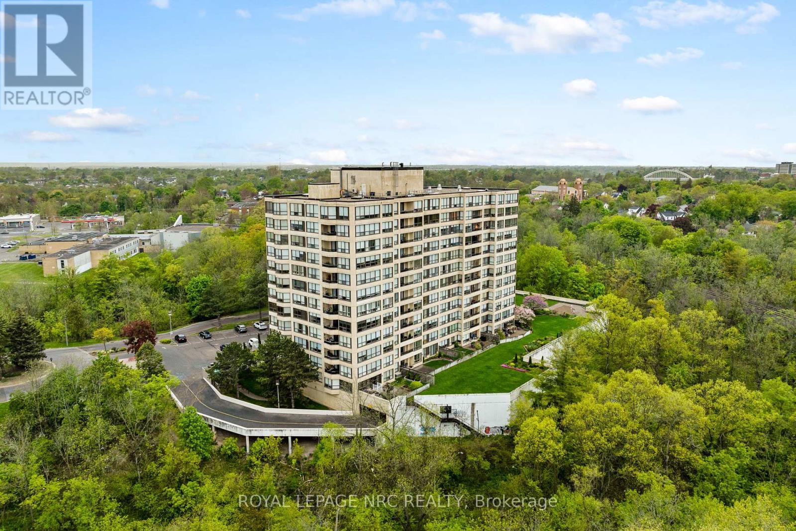 PH6 - 3 TOWERING HEIGHTS BOULEVARD
