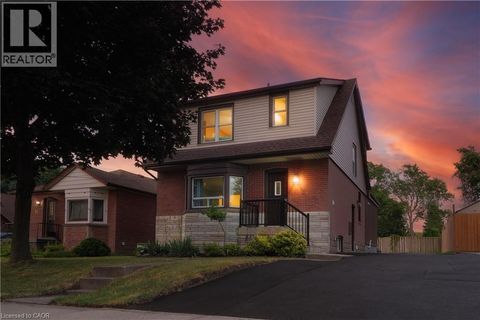 39 CLOVERHILL Road Hamilton ON L9C3L6