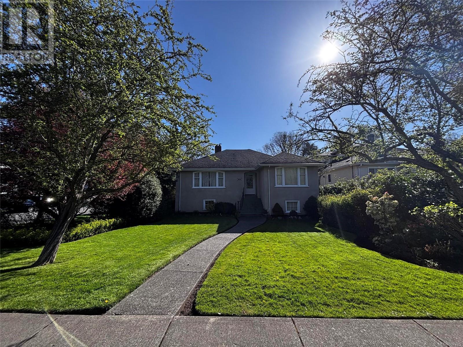 865 St. Patrick St