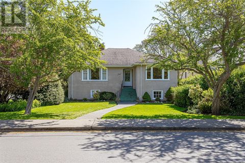 865 St. Patrick St Oak Bay BC V8S4X7