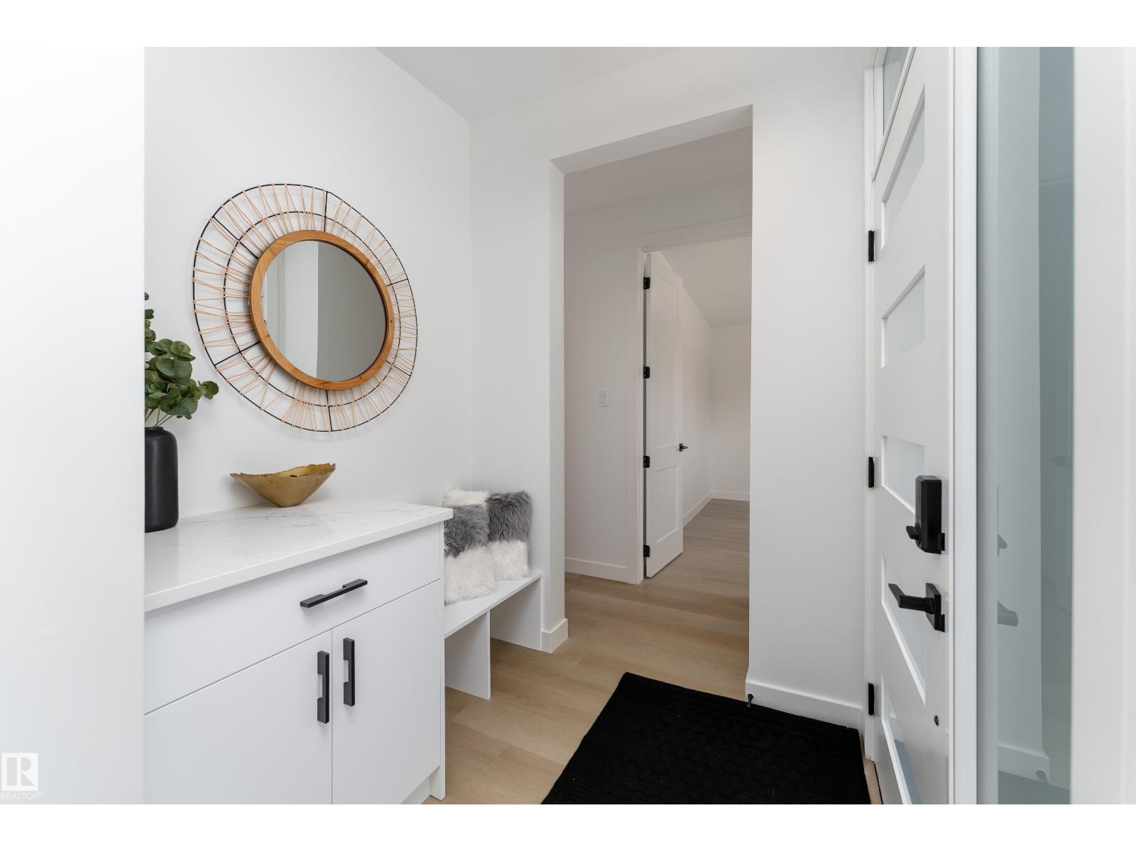 8728 72 ST NW