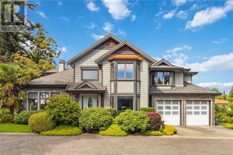 1702 De Sousa Pl Saanich BC V8N3L2