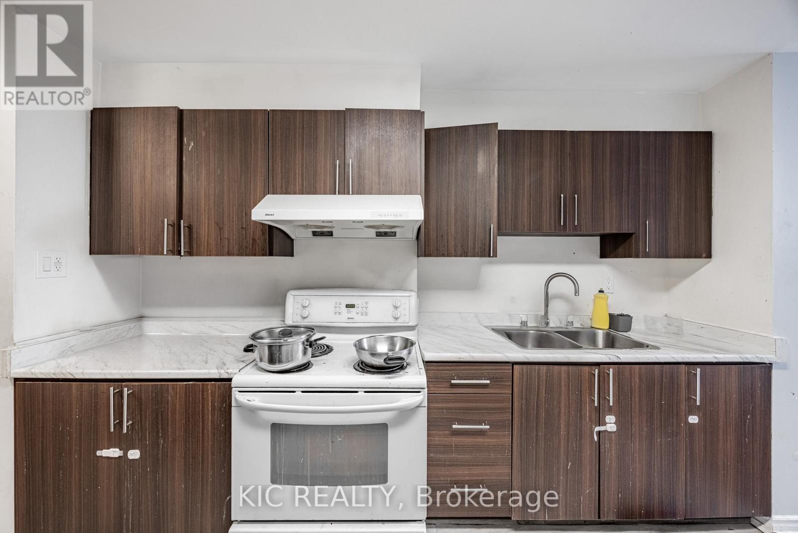 403 - 2645 KIPLING AVENUE