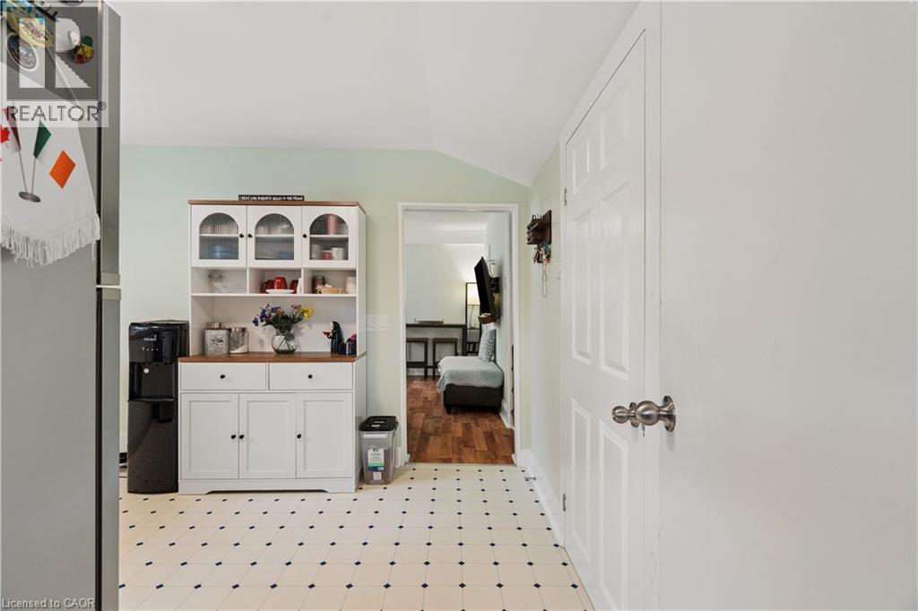 286 MAIN Street S