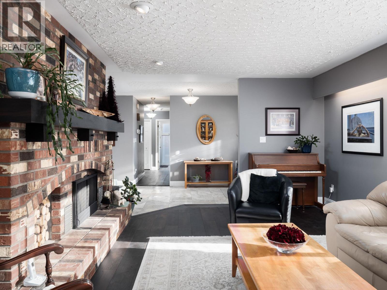 3015 RIDGEVIEW DRIVE