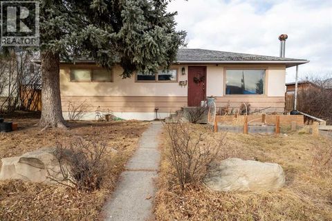 424 Tavender Road NW Calgary AB T2K3M2