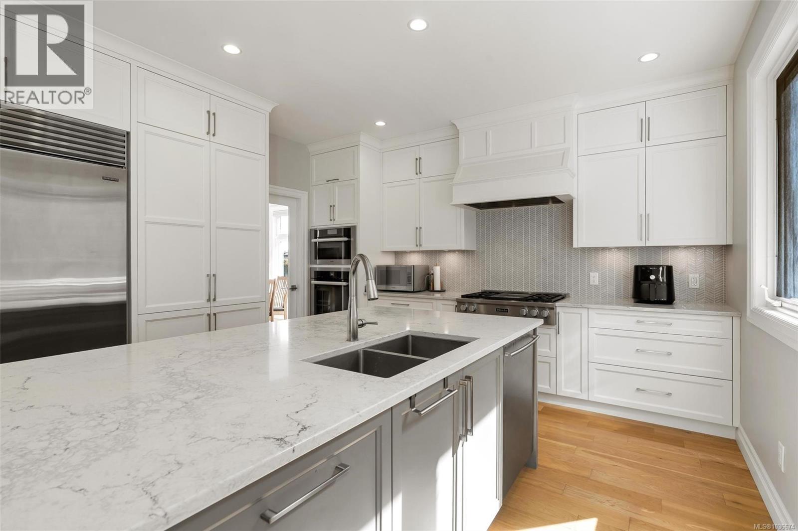 805 Del Monte Lane
