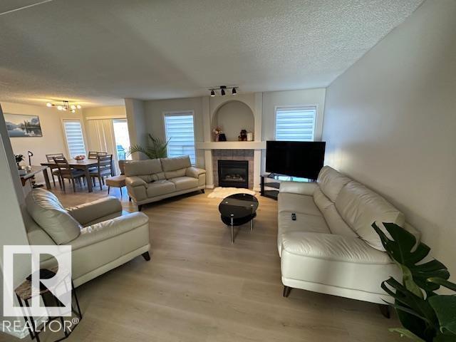 9806 179 AV NW