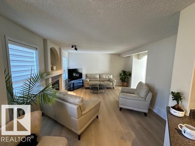 9806 179 AV NW
