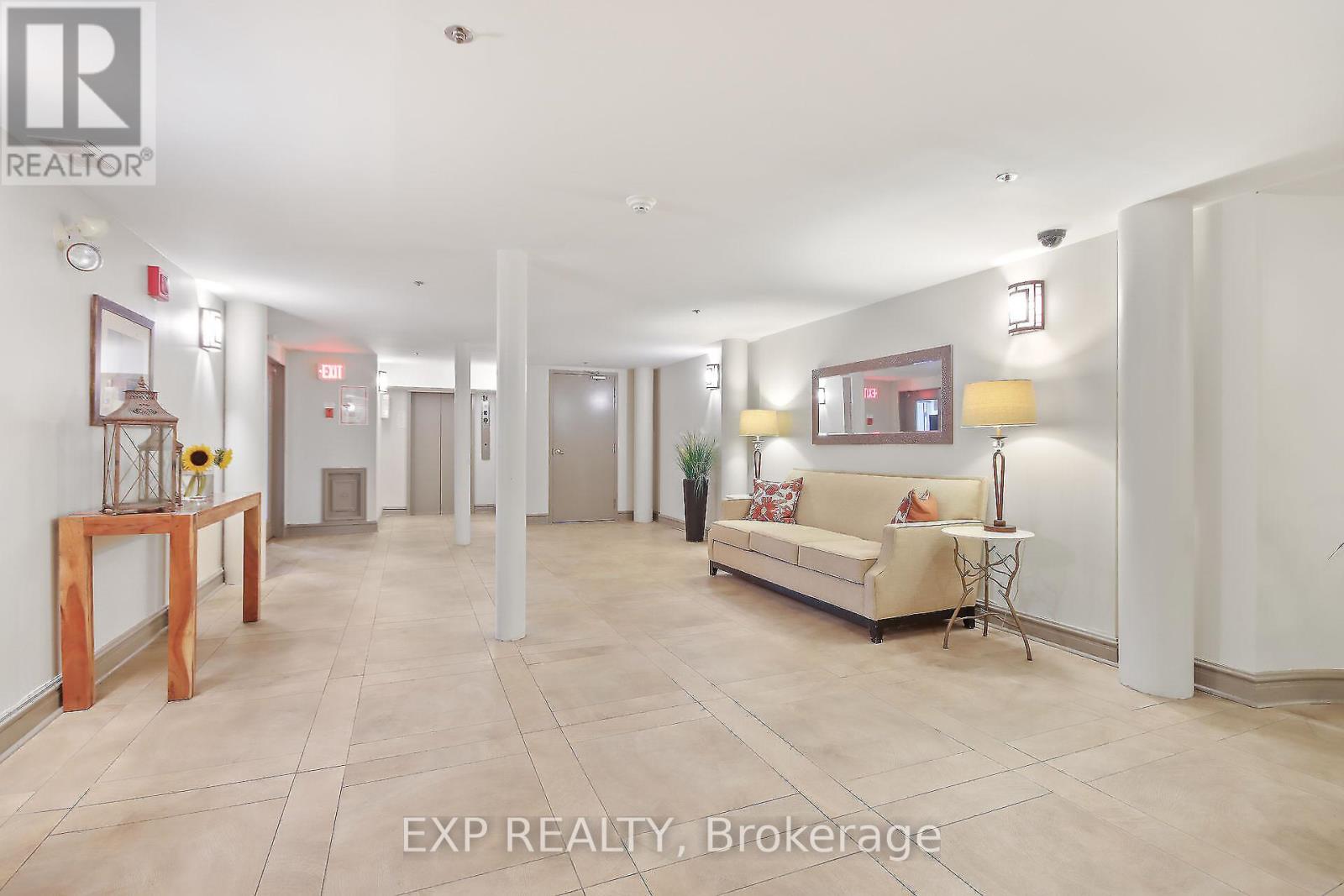 302 - 1 ROSAMOND STREET E