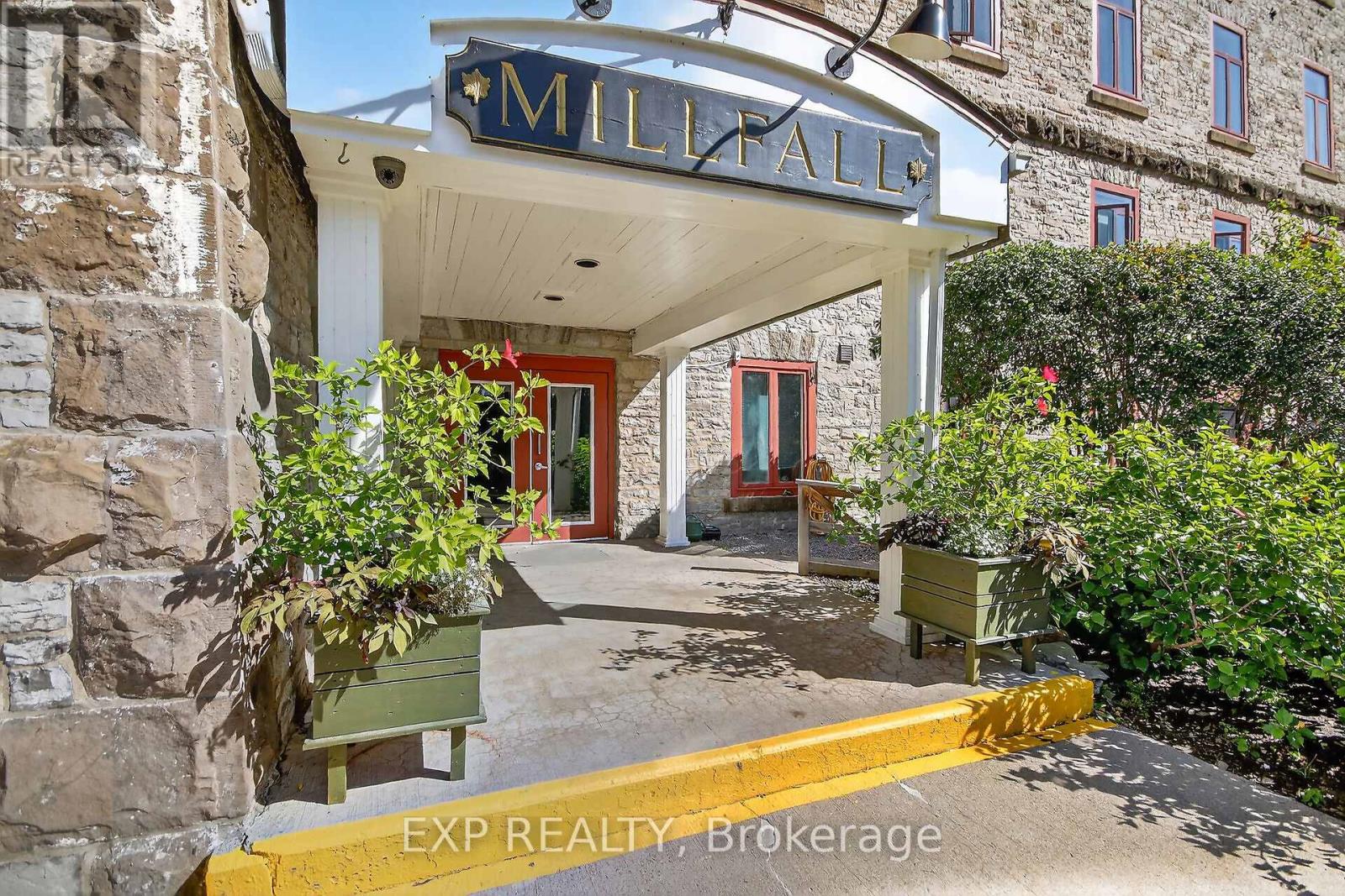 302 - 1 ROSAMOND STREET E