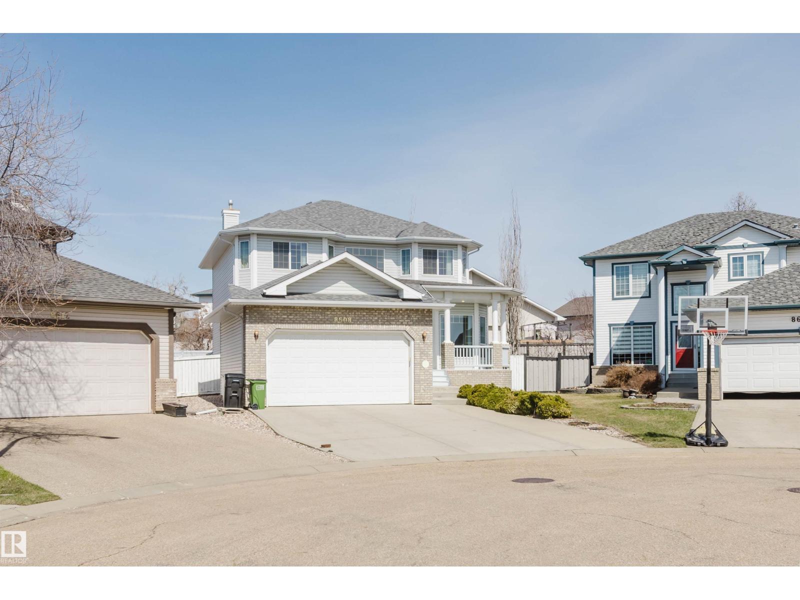 8608 160A AV NW