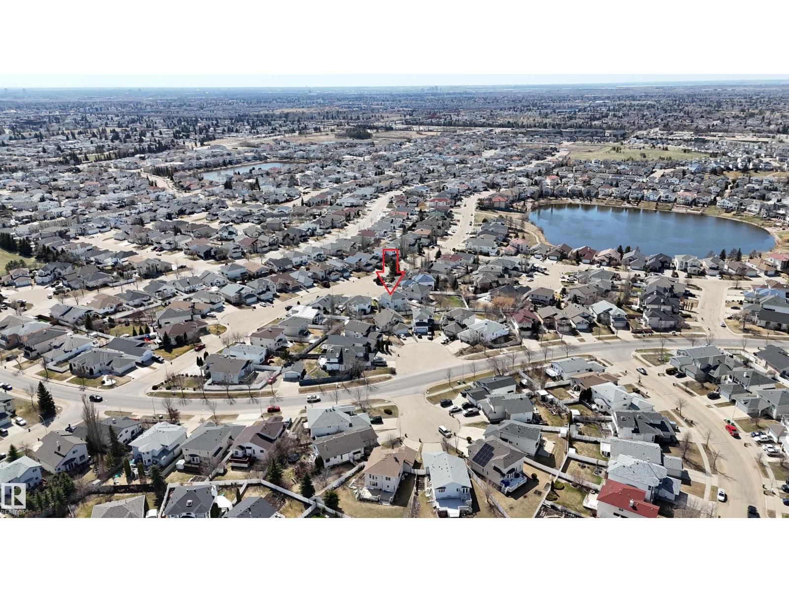 8608 160A AV NW