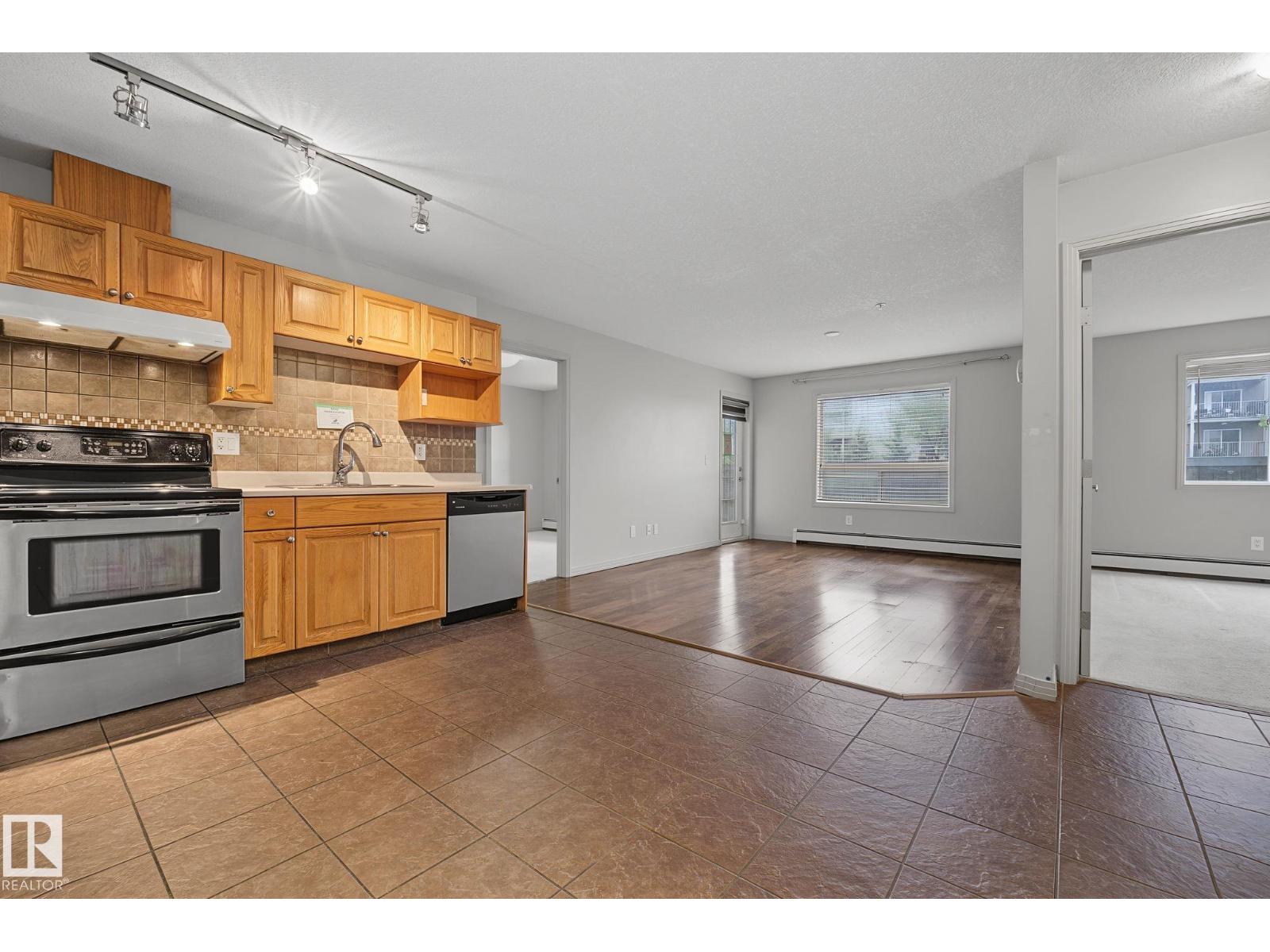 #111 5005 165 AV NW