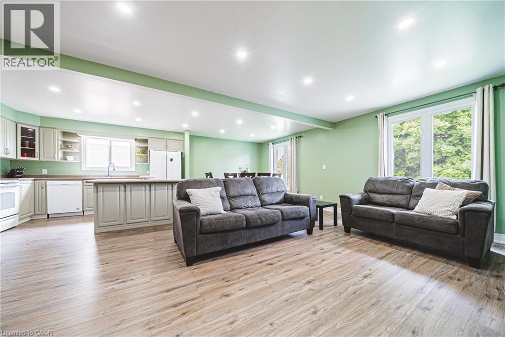 27 LUDLOW Crescent