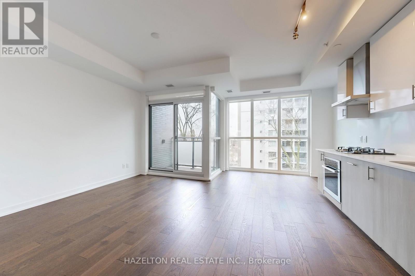 421 - 38 HOWARD PARK AVENUE