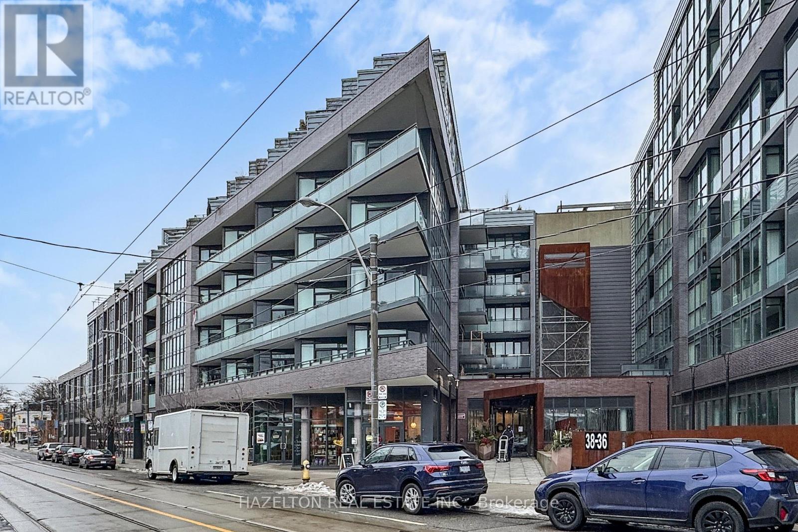 421 - 38 HOWARD PARK AVENUE