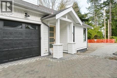 2 5032 Wesley Rd Saanich BC V8Y1Z4