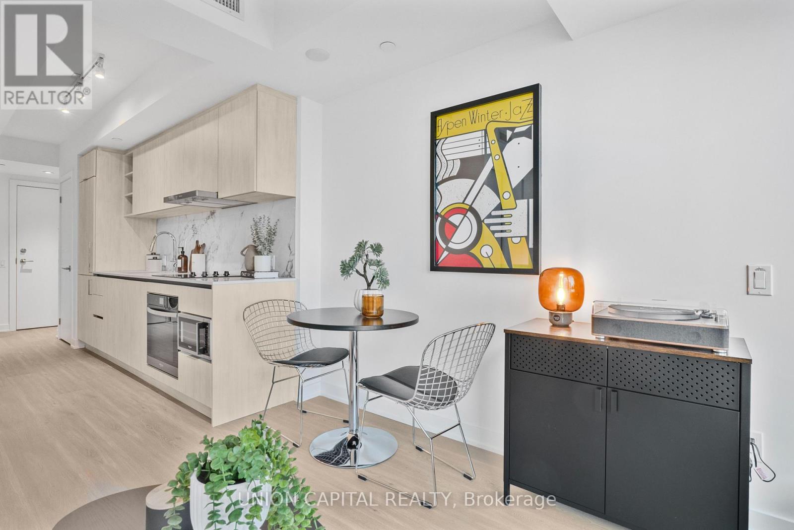 4308 - 8 WELLESLEY STREET W