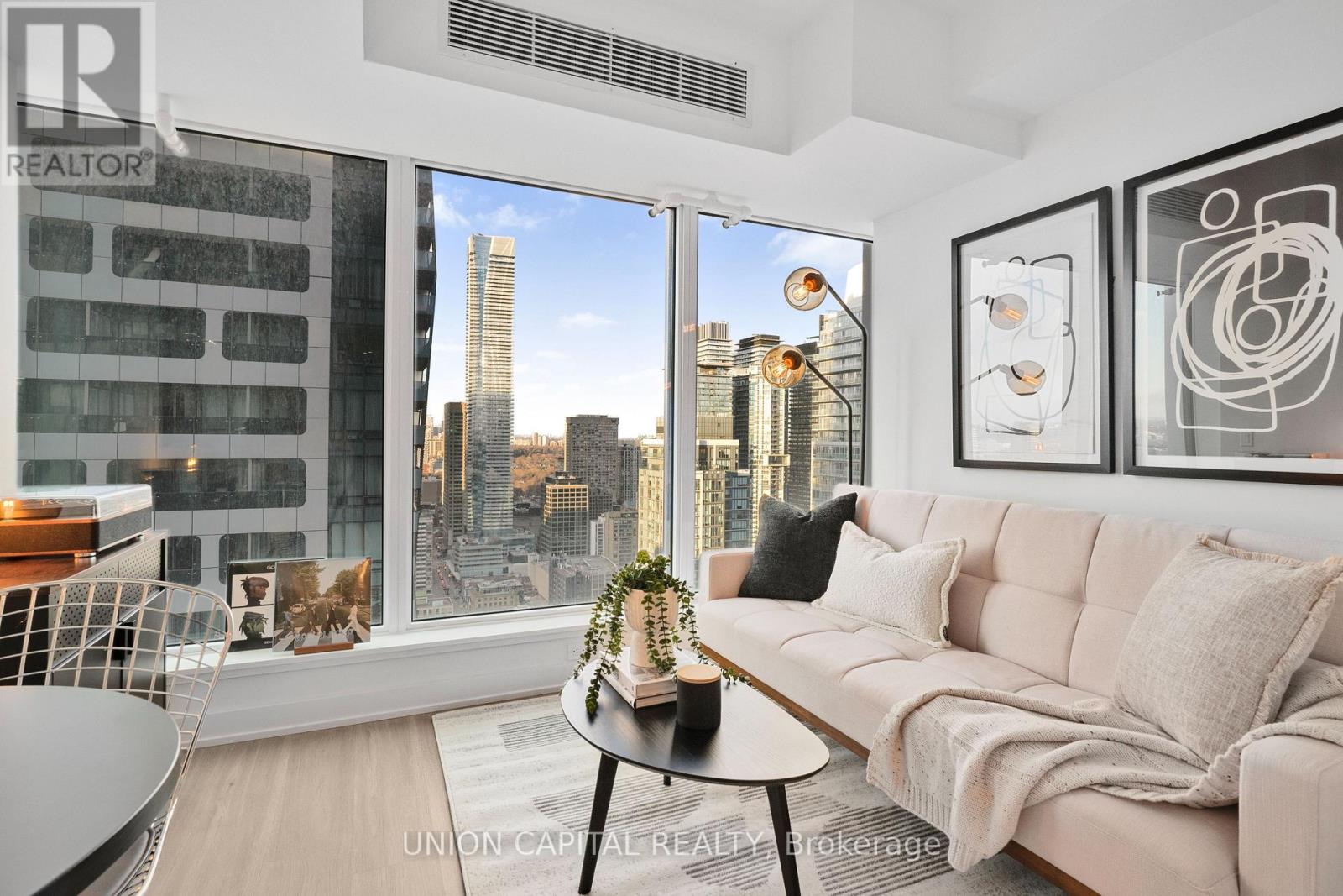 4308 - 8 WELLESLEY STREET W