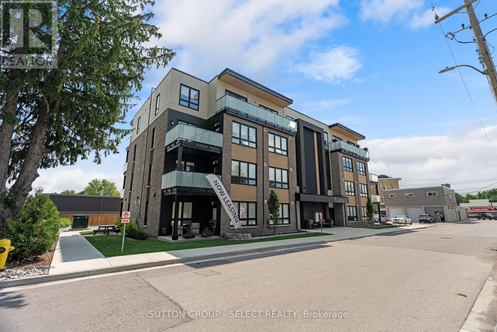 305 - 15 JAMES STREET