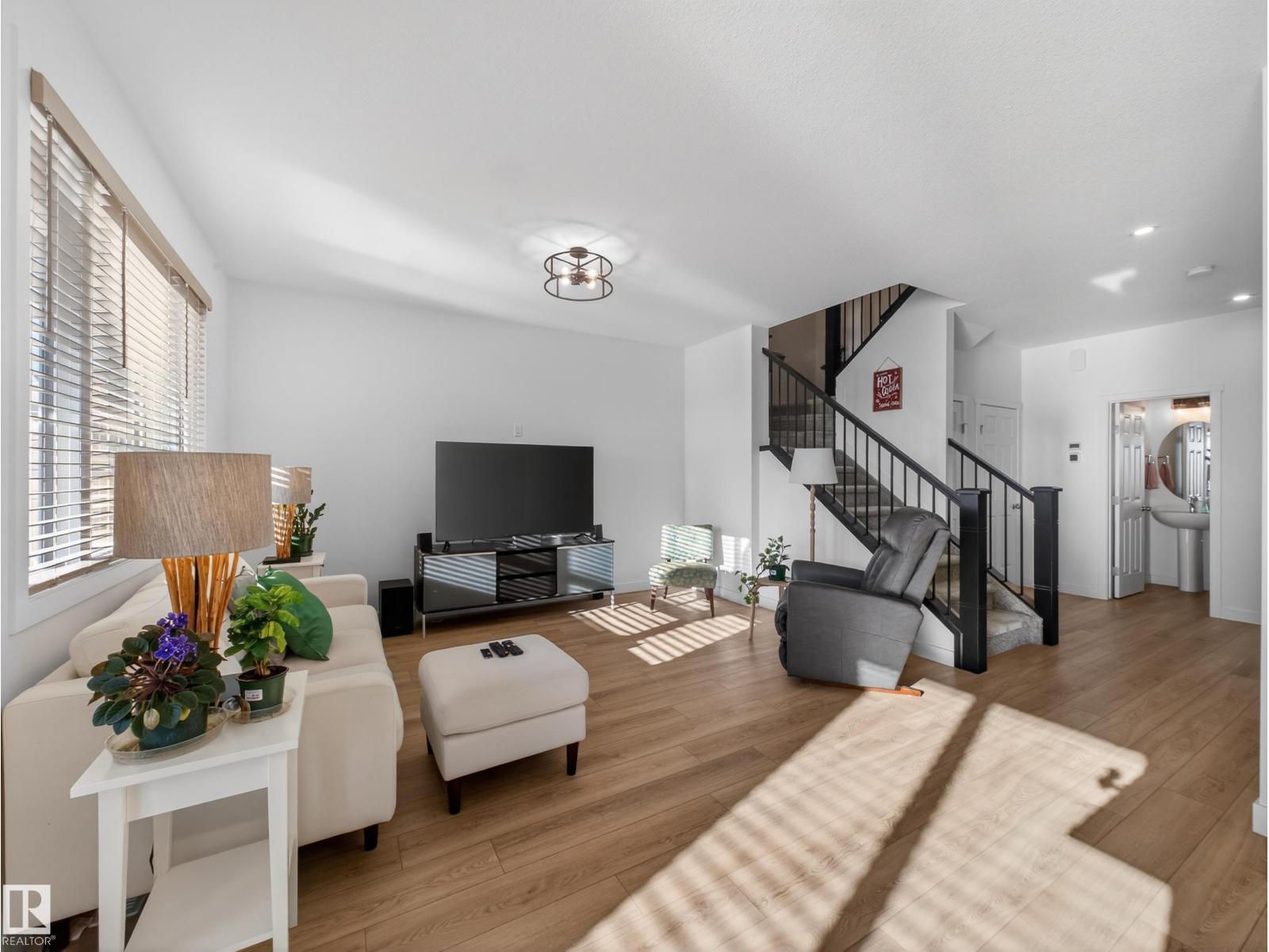 216 CALEDON CR