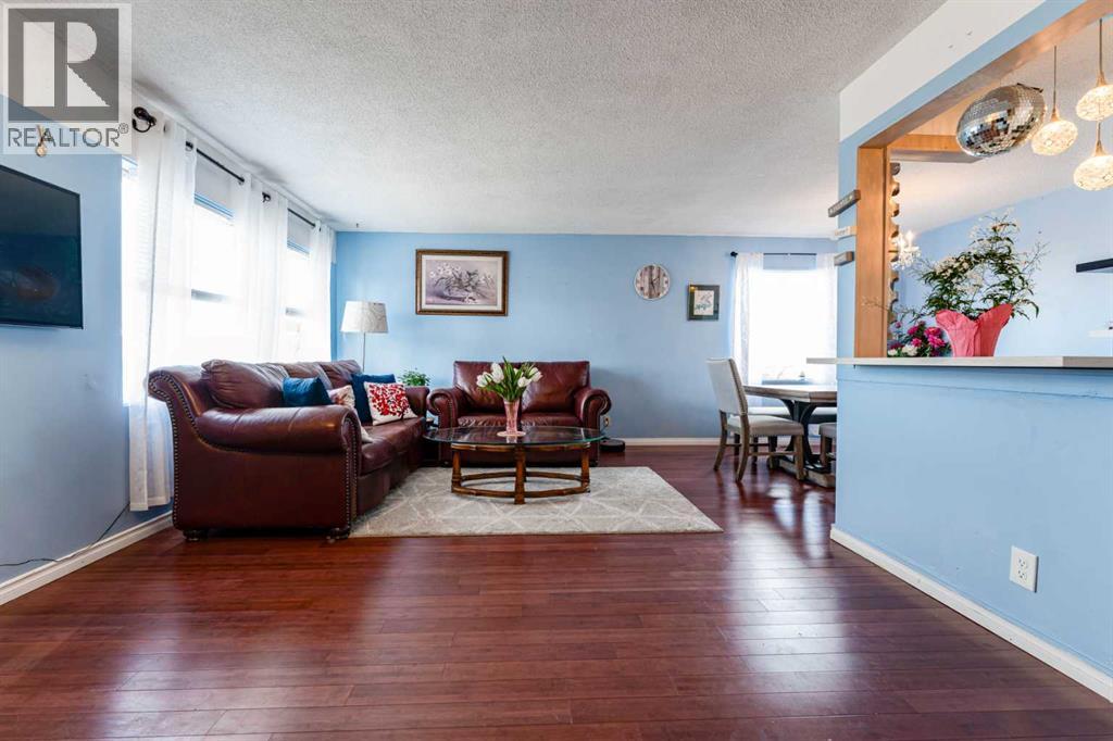 314 Olympia Crescent SE