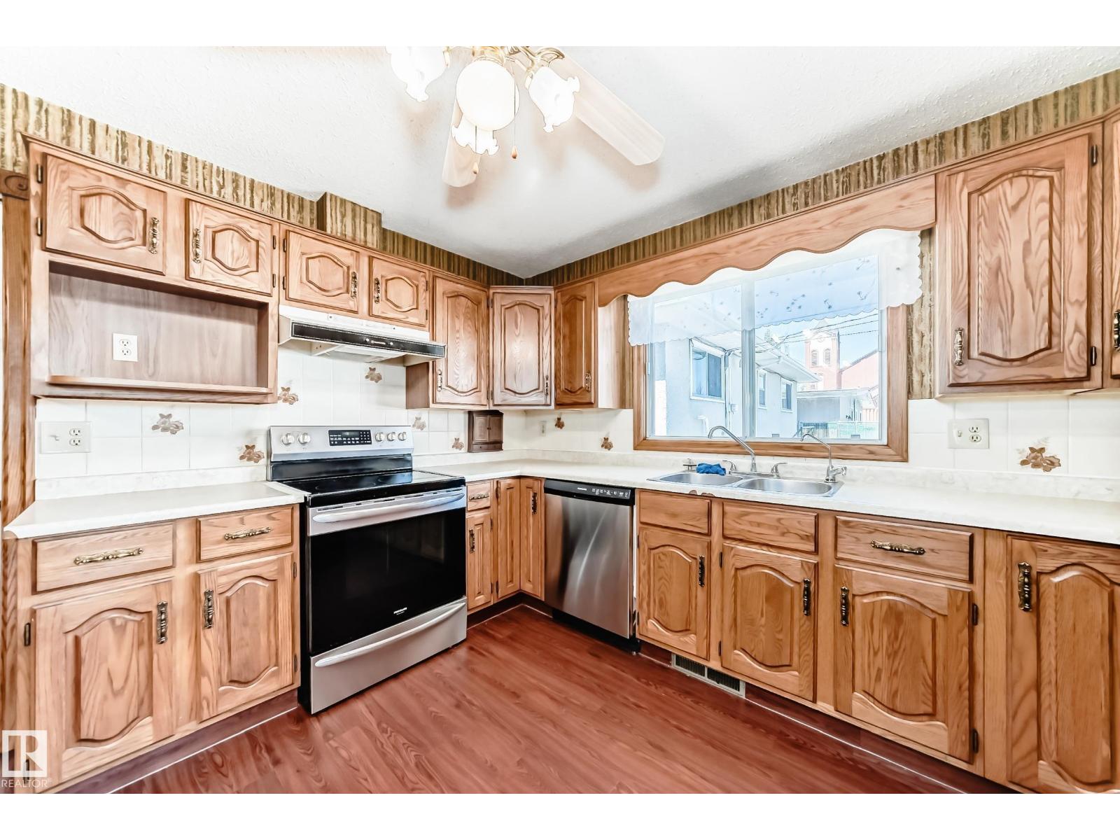 12245 55 ST NW