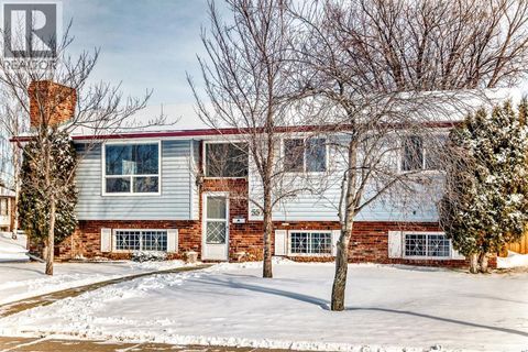 557 Rundleville Place NE Calgary AB T1Y2T5