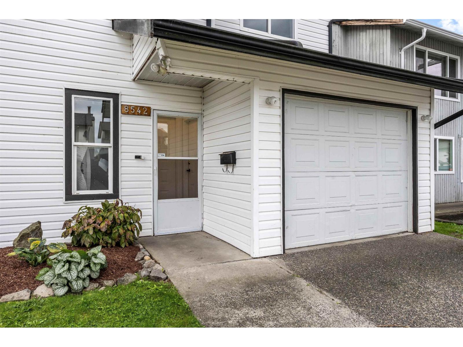 8542 MCCUTCHEON AVENUE|Chilliwack Proper South