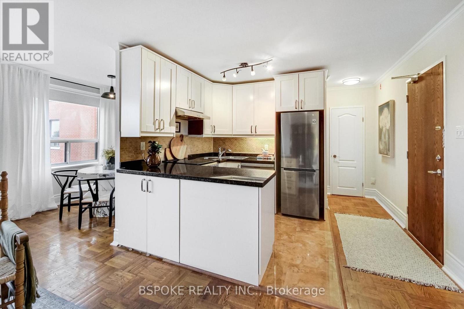 405 - 2550 BATHURST STREET N