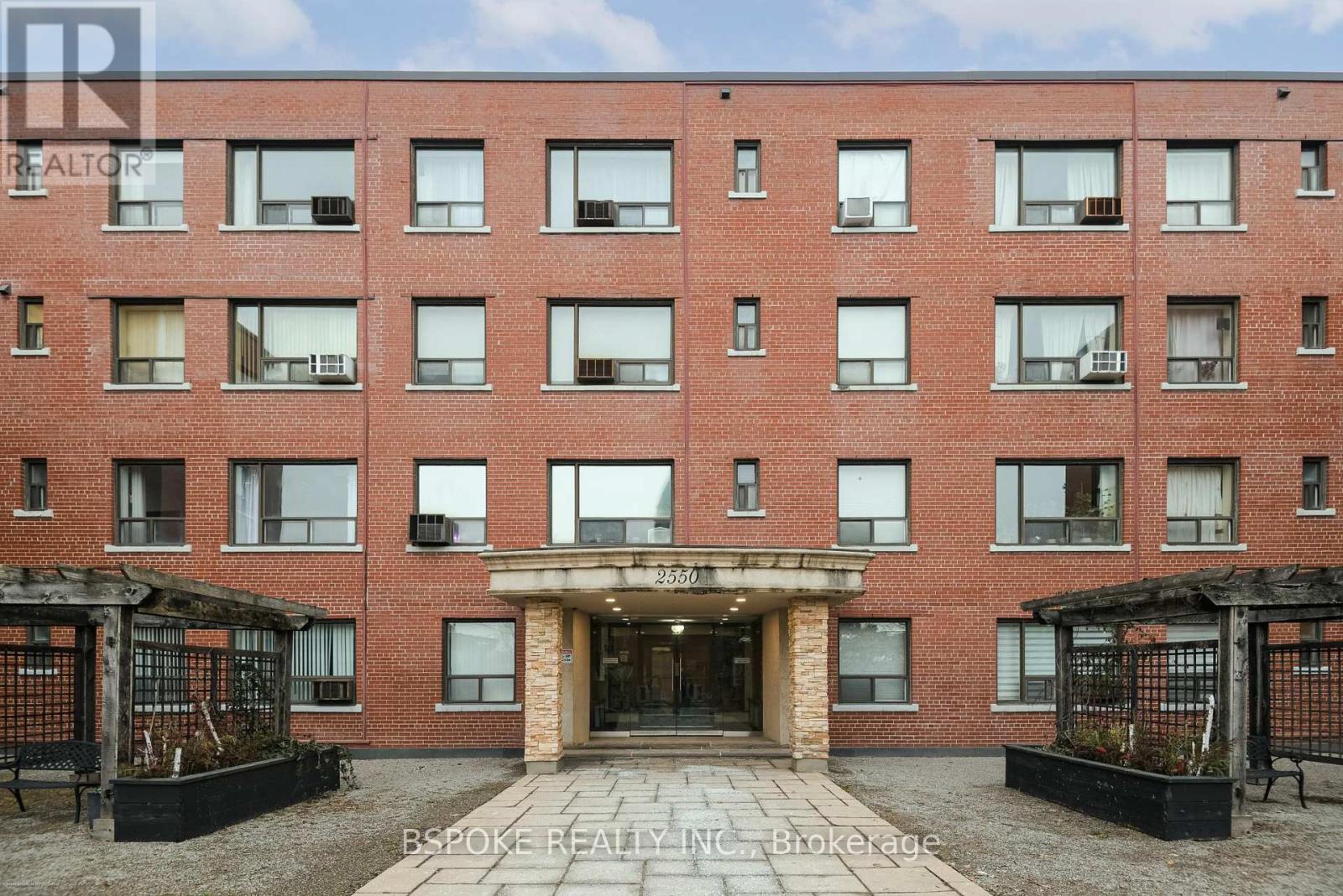 405 - 2550 BATHURST STREET N