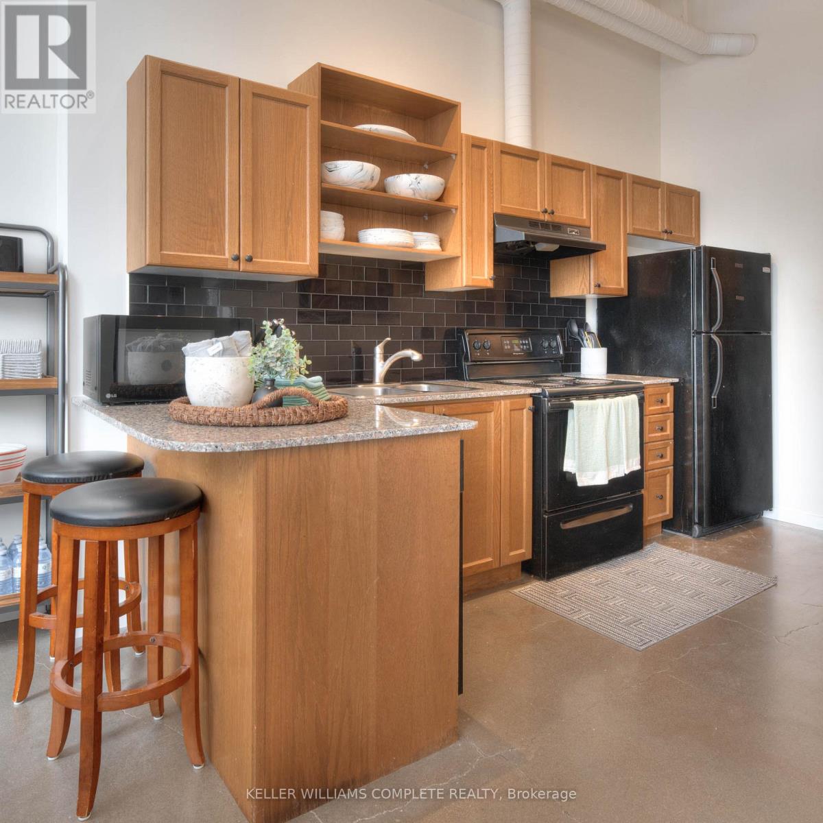 108 - 410 KING STREET W