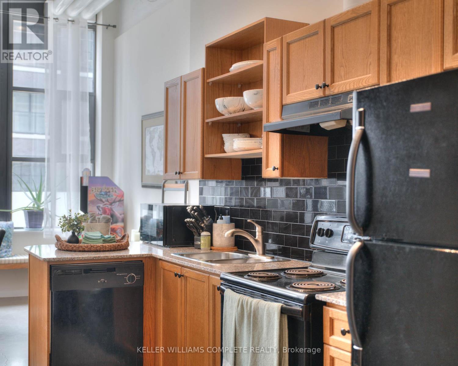 108 - 410 KING STREET W