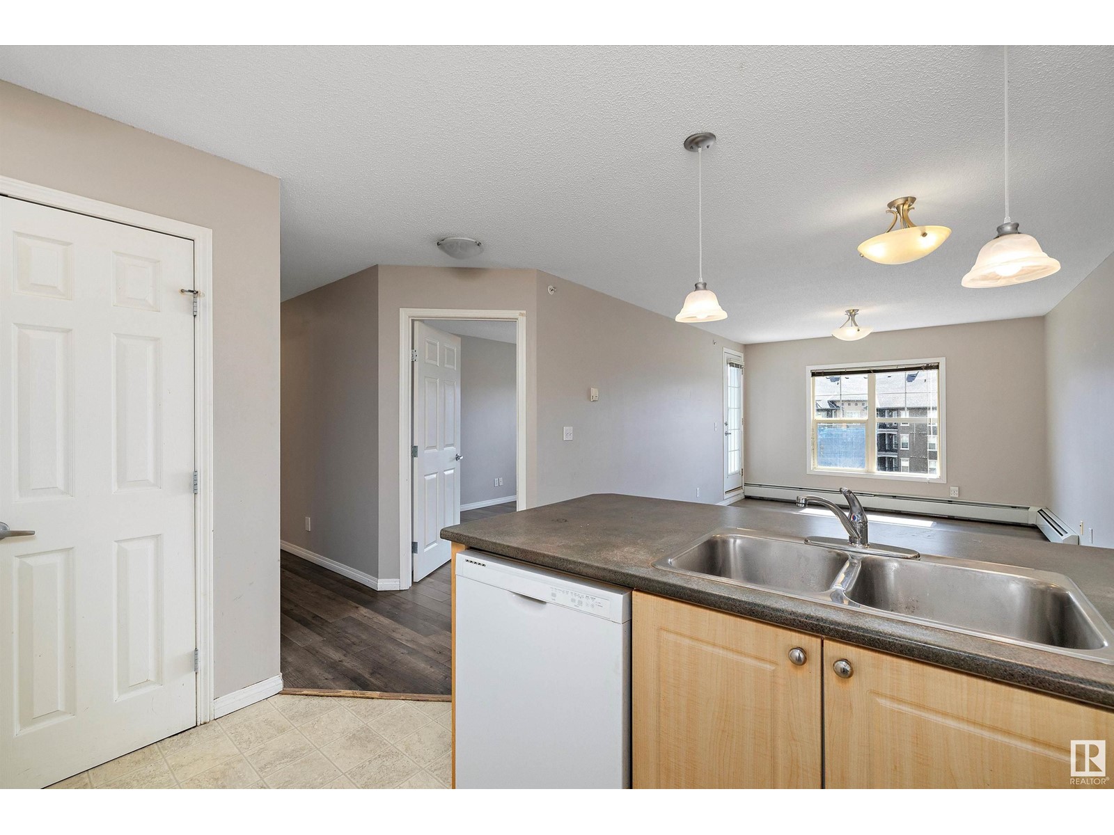 #411 636 MCALLISTER LO SW
