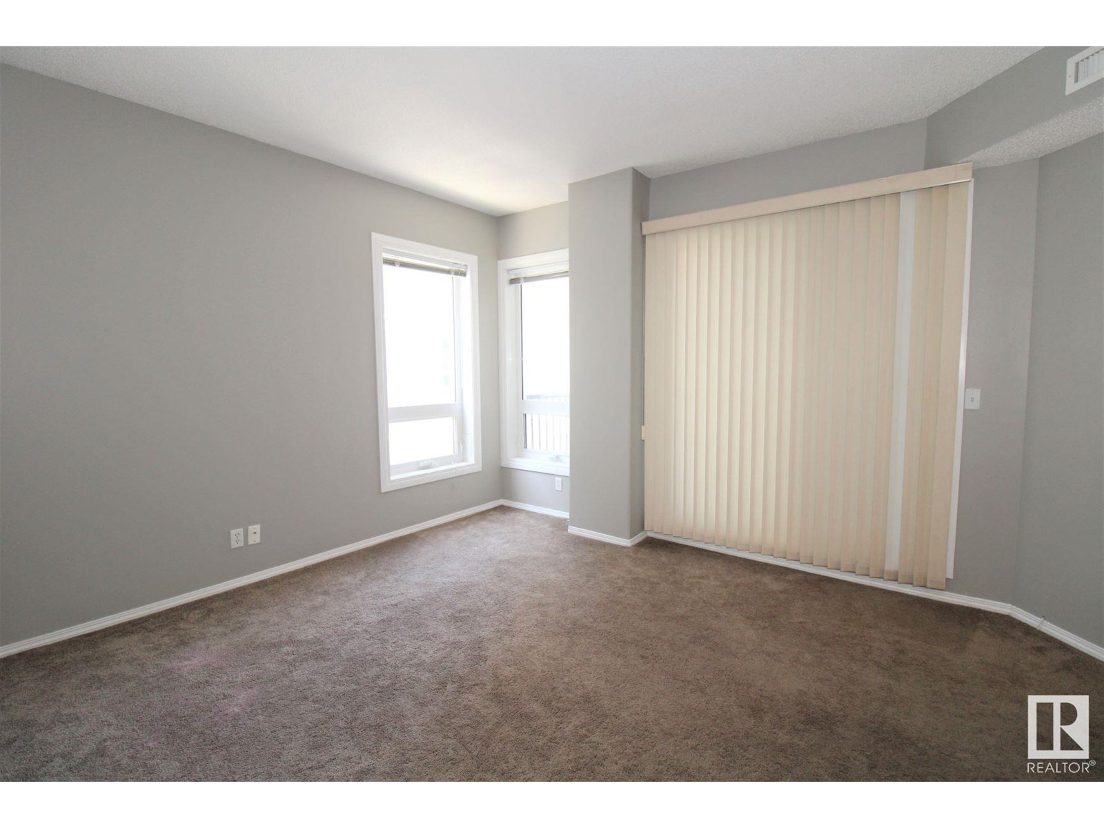 #404 11103 84 AV NW
