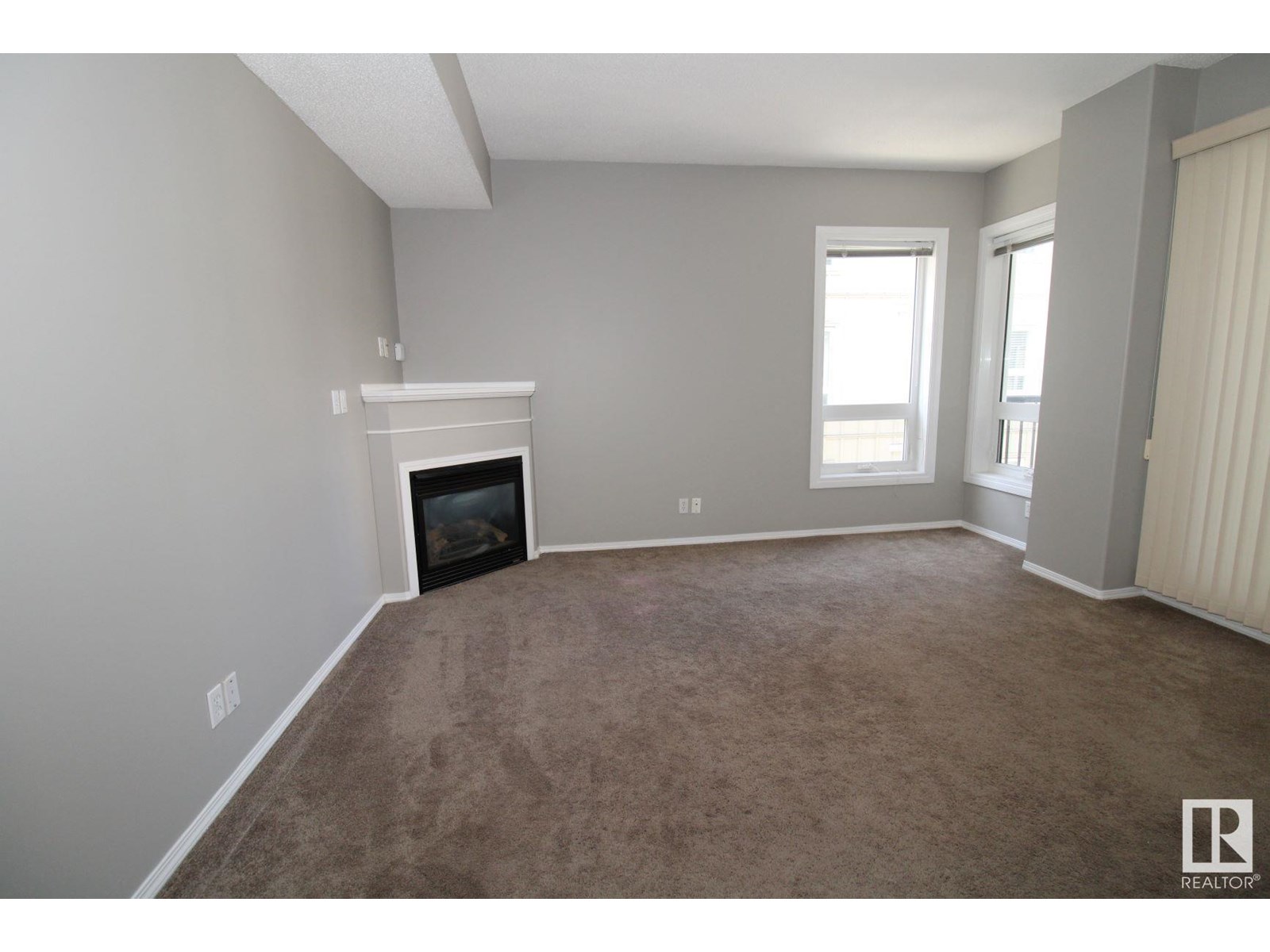 #404 11103 84 AV NW