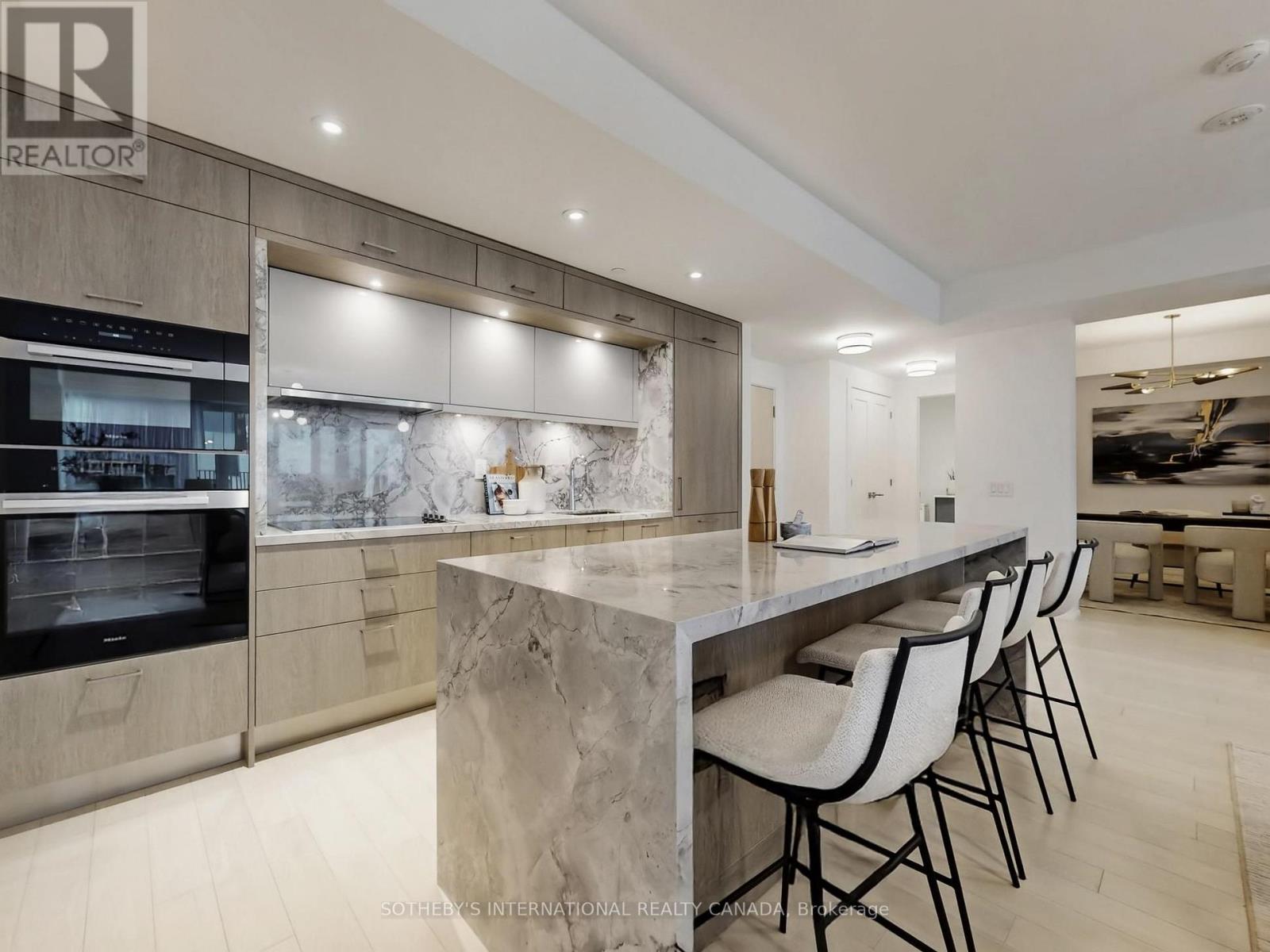 515 - 155 MERCHANTS' WHARF