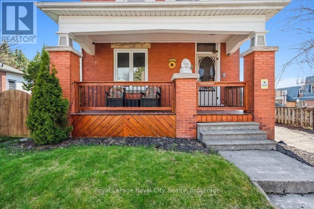 572 WOOLWICH STREET