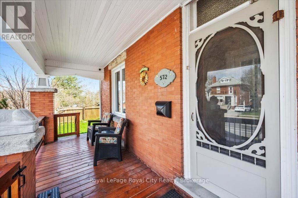 572 WOOLWICH STREET