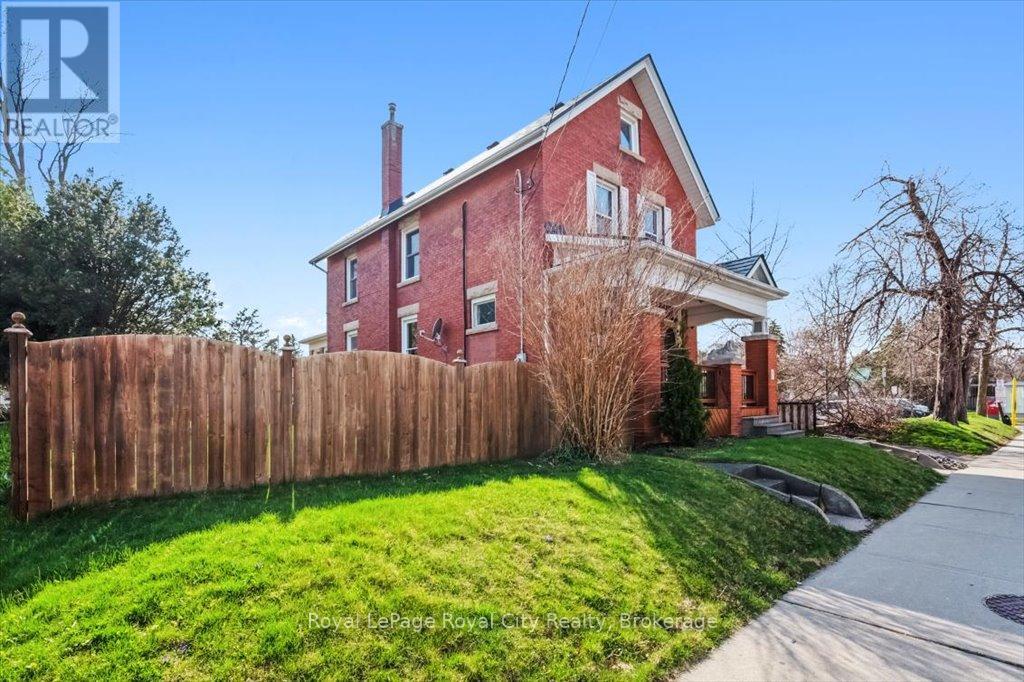572 WOOLWICH STREET
